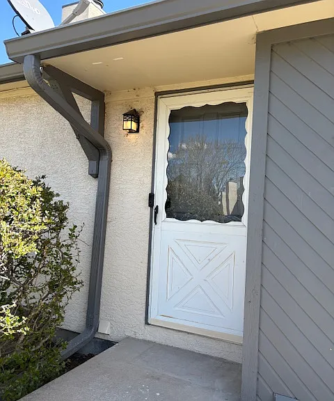 4577 Castlepoint Dr — Photo 2