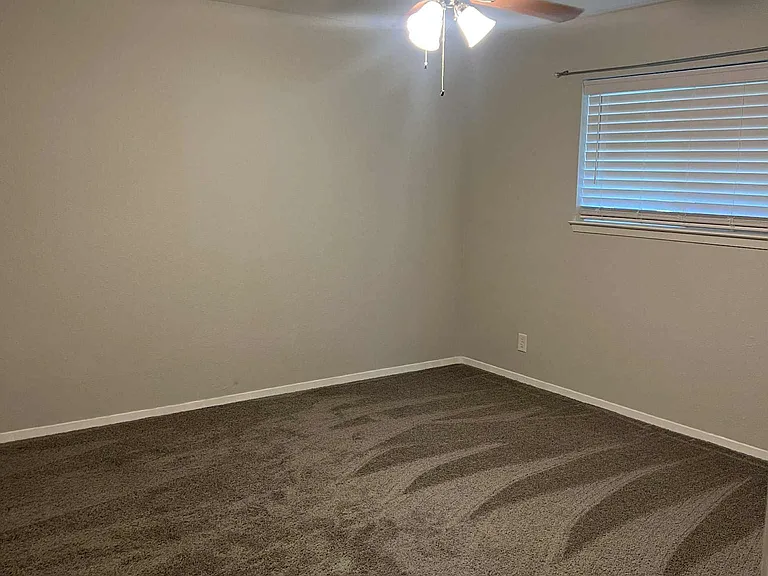 1360 Bridle Path Ln — Photo 6