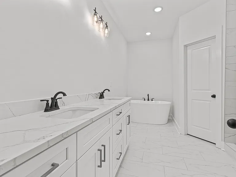 4566 Plymouth St — Photo 18