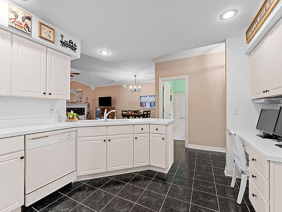 5th image of 109 Oxford Drive #7 BLDG 3