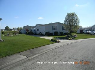 1568 Montgomery Dr, Hartland, MI 48353