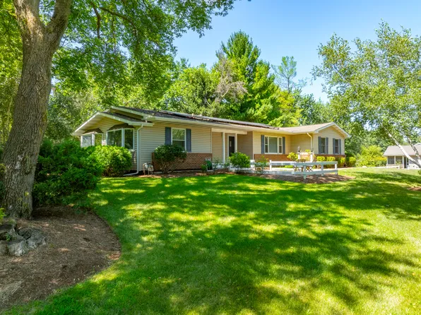 6511 Sands Rd, Crystal Lake, IL 60014