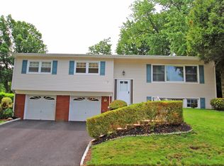 4 Merker Dr, Edison, NJ 08837