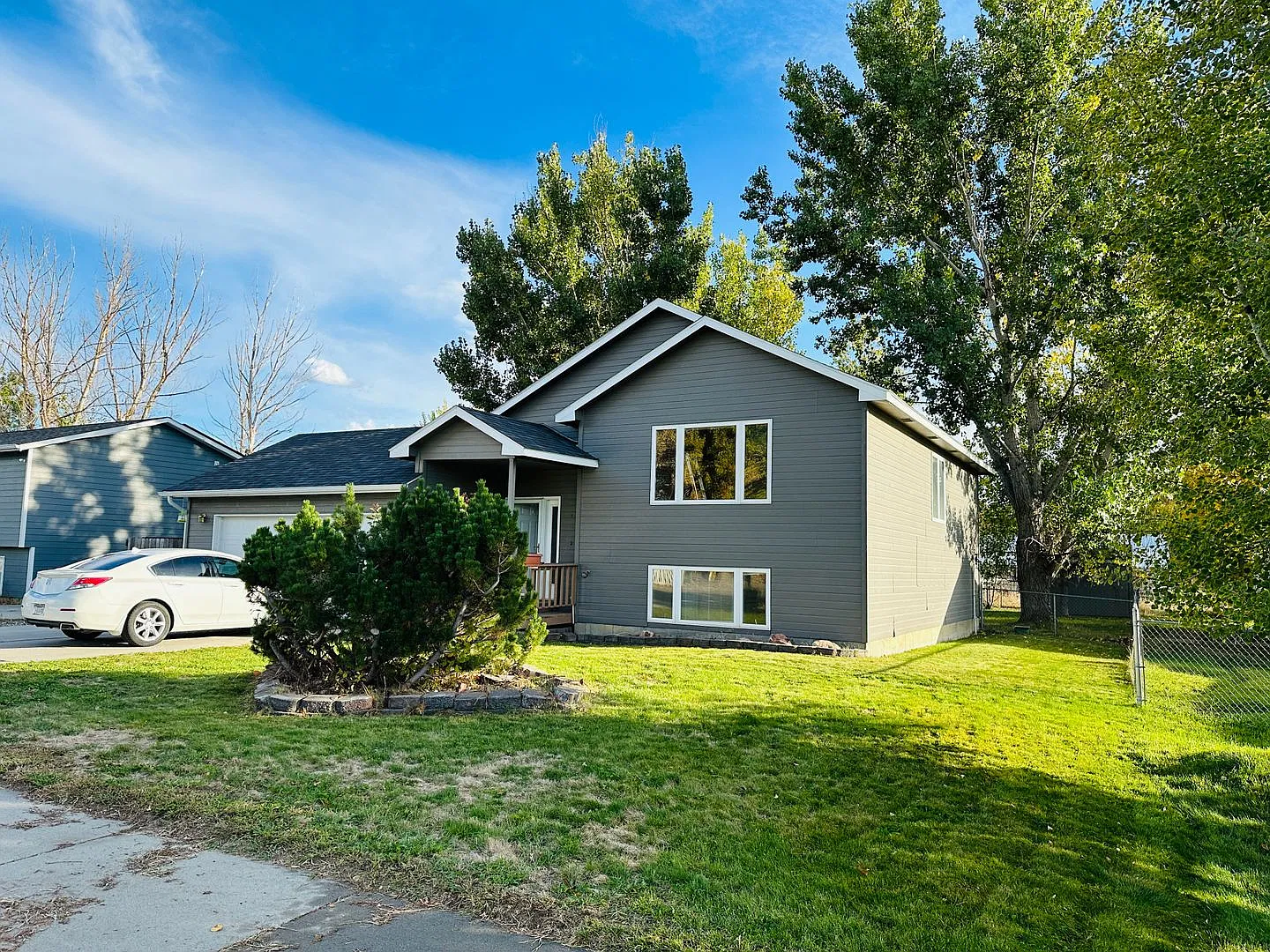 Fresh Paint and New Carpet - 4 bedroom 2 bath, Heights Home with Deck and Garage — Photo 3