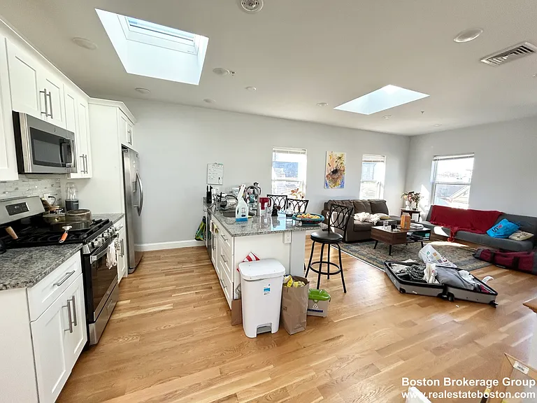 65 Burrell St #3 — Photo 1