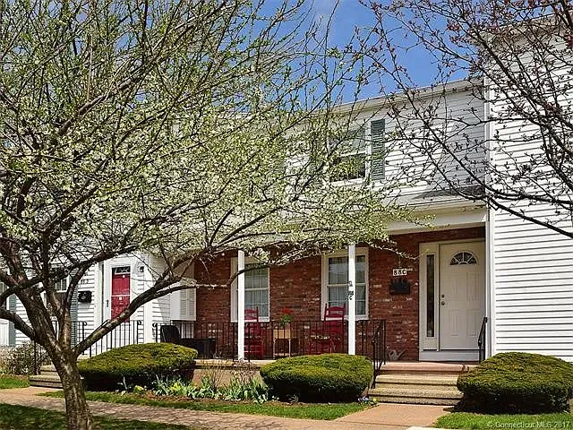 3 bed, 2100 sqft, $2,850 — Photo 2