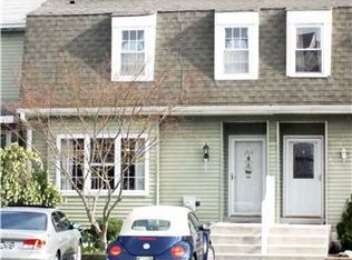 264 Green Ln, Newark, DE 19711