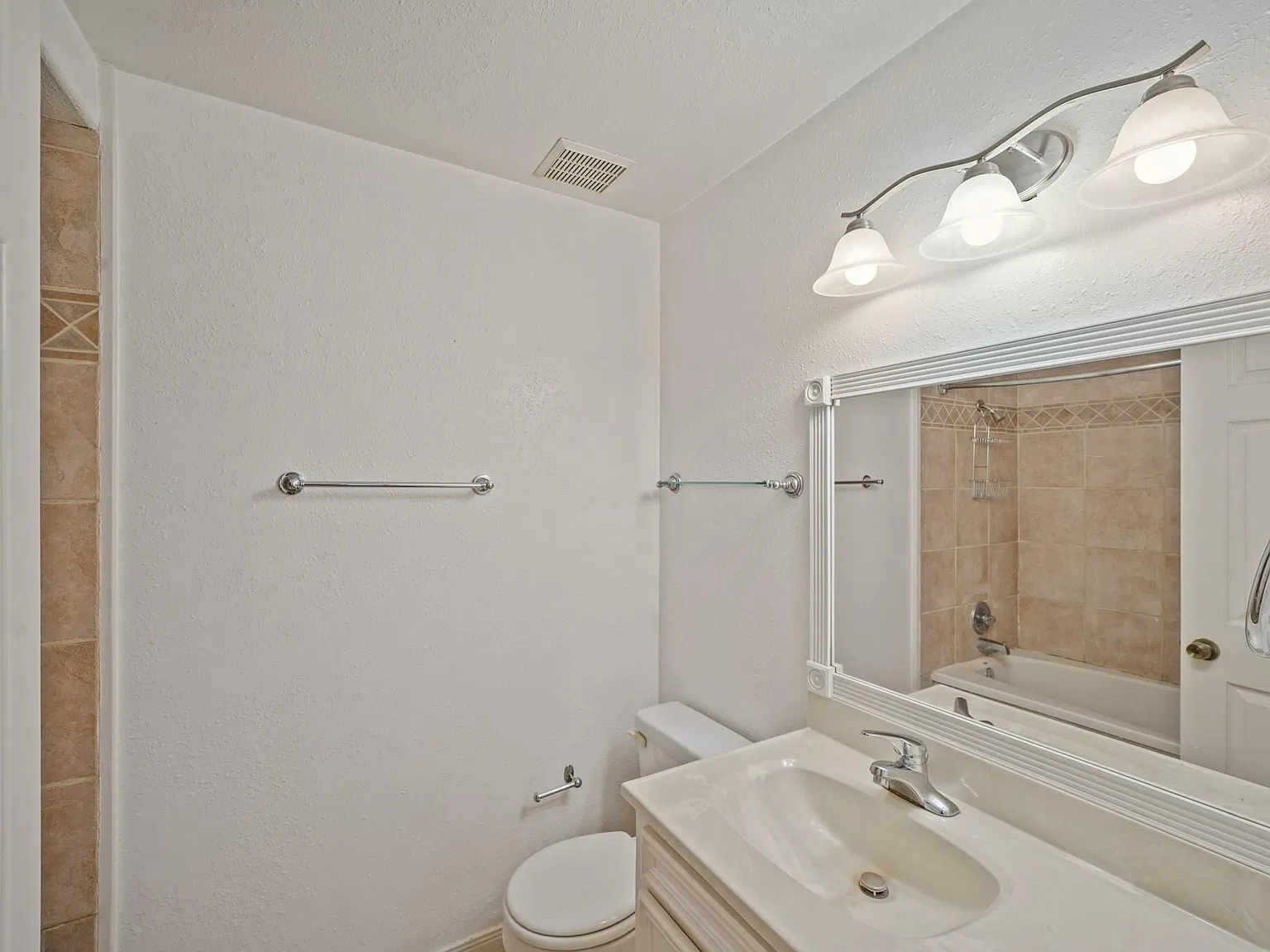 1 bed, 1.0 bath, 600 sqft, $1,200 — Photo 4
