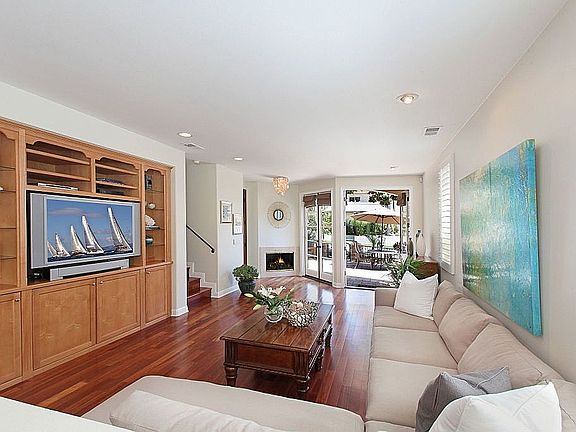 3rd image of 605 Poinsettia Ave