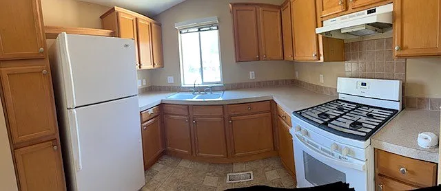 345 McKinley St — Photo 2