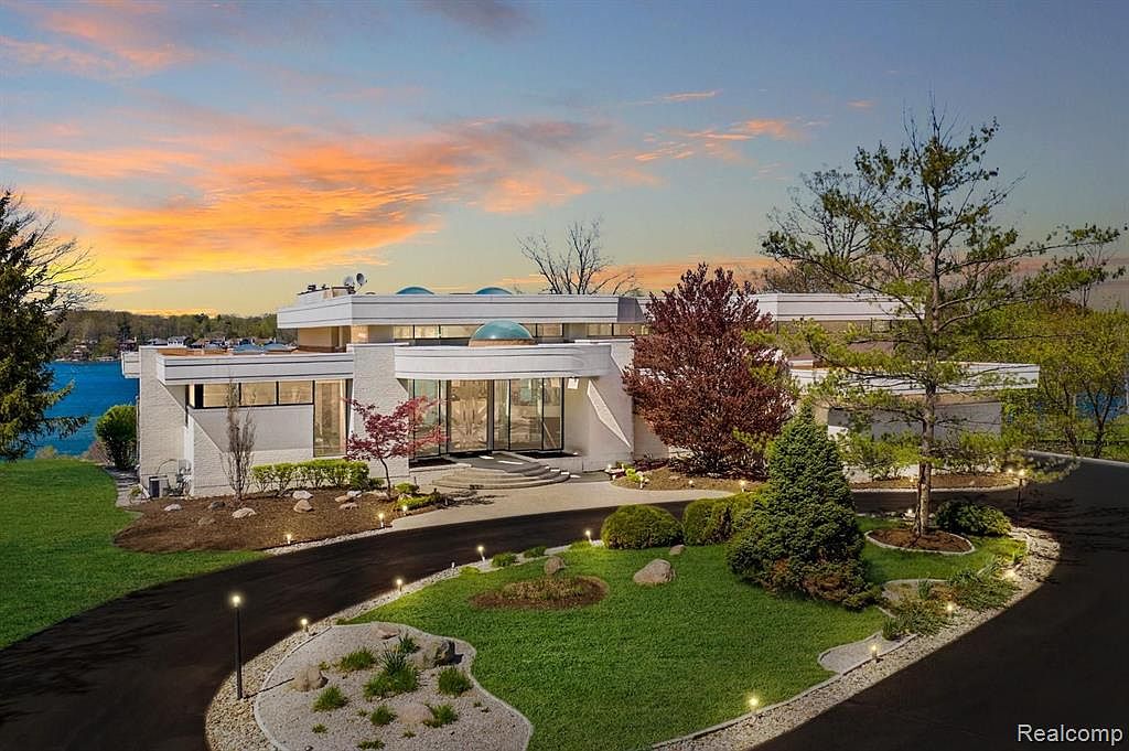 5700 Pontiac Trl, Orchard Lake, MI 48323 Zillow