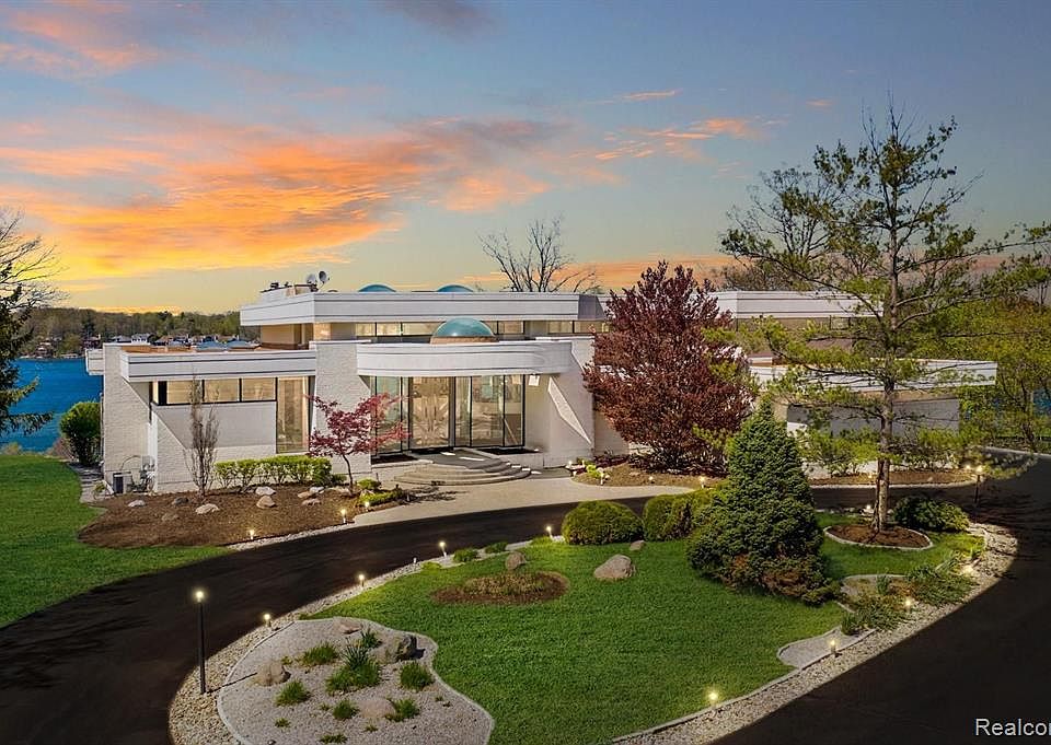 5700 Pontiac Trl, Orchard Lake, MI 48323 Zillow