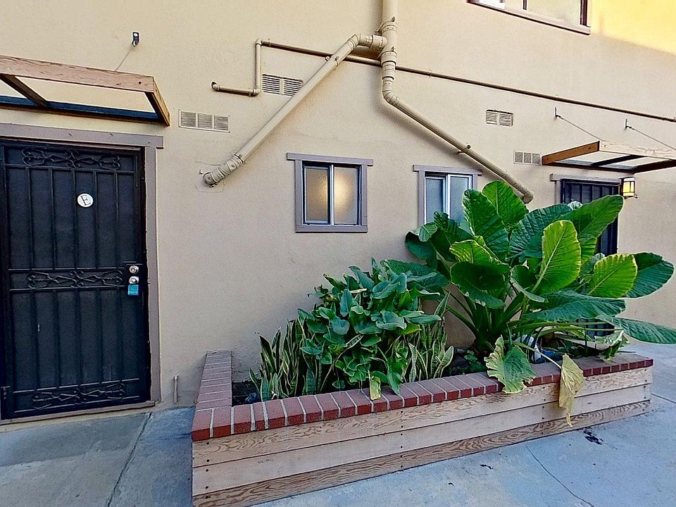 1st image of 437 W Valencia Dr