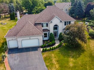 926 Edgewood Dr, Sugar Grove, IL 60554