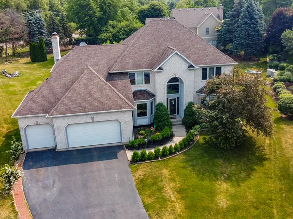 926 Edgewood Dr, Sugar Grove, IL 60554
