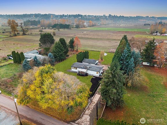 4th image of 4602 62nd Avenue E