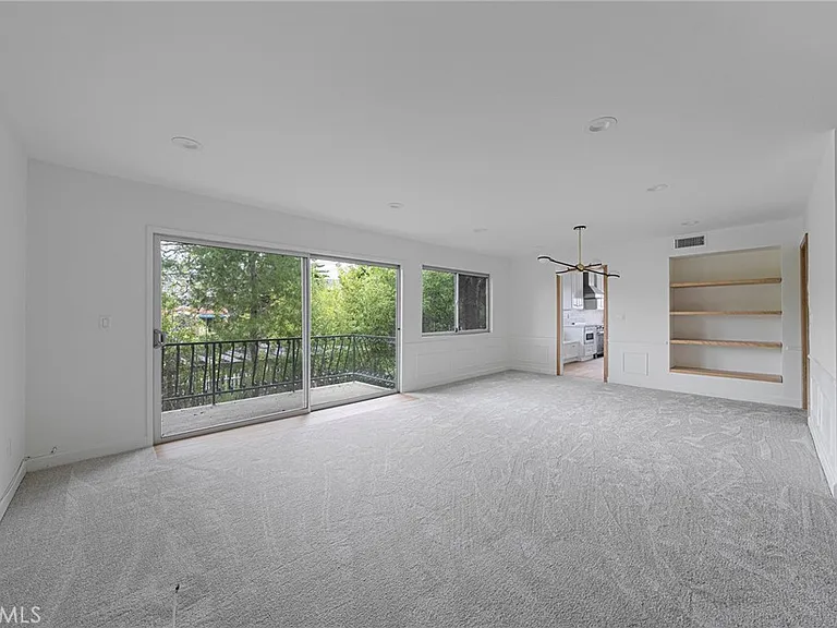 420 S Madison Ave #205 — Photo 6