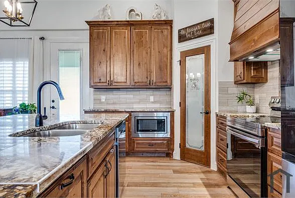 4 bed, 1800 sqft, $2,850 — Photo 4