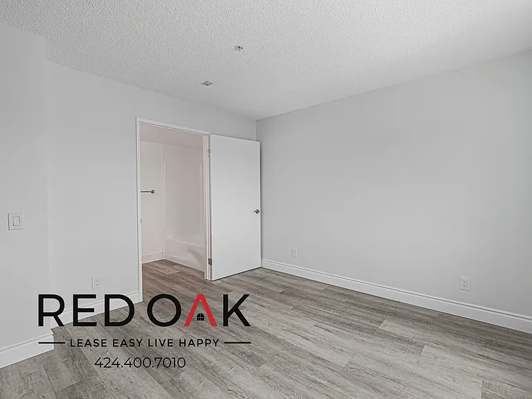 5200 Oakland St #201 — Photo 15