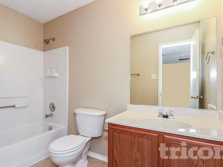 4865 Waterford Dr — Photo 11