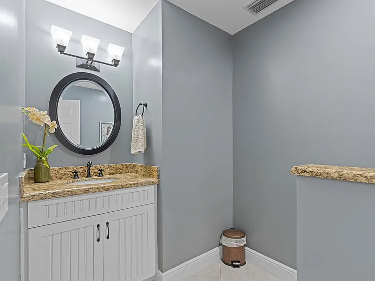 1050 Brooks Ln — Photo 20