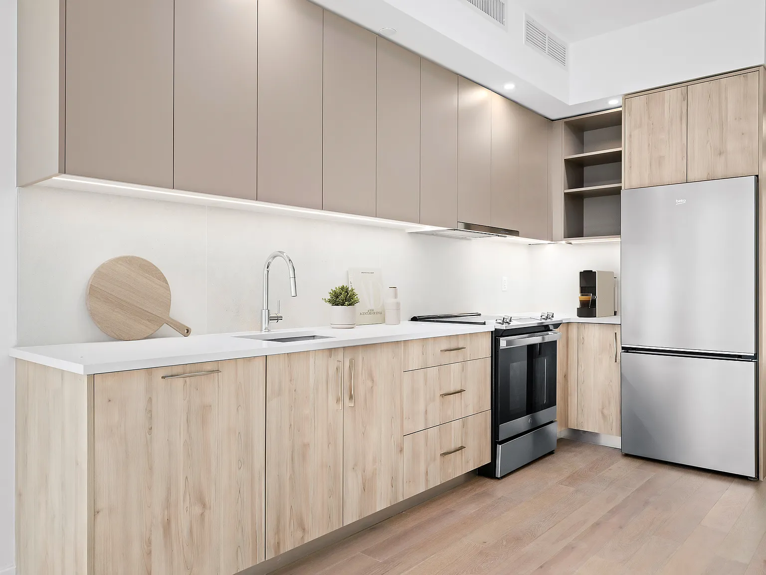 255 Lorimer Street — Photo 3