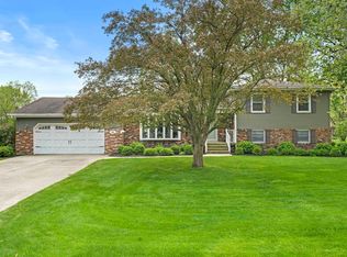603 Magnolia Dr, Crown Point, IN 46307