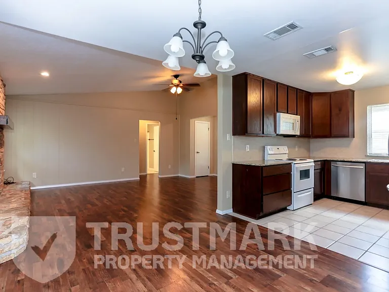 1230 Preswick Cir — Photo 7