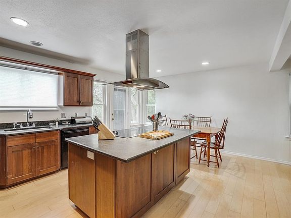 5th image of 3909 Sunnyview Ln
