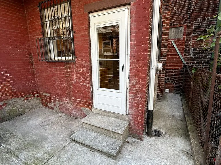 2059 Mercy St — Photo 14