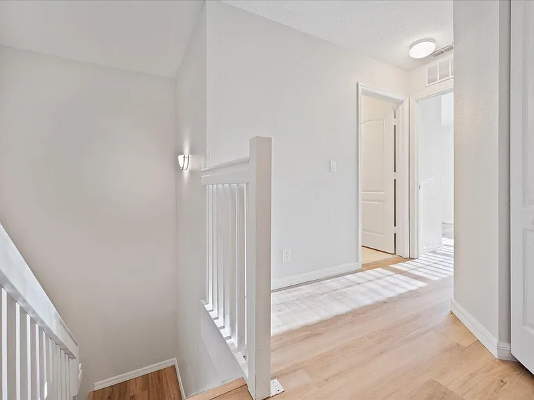 2106 SE Grand Dr — Photo 22