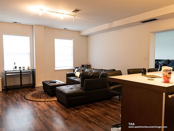 3rd image of 1544 W Glenlake Ave APT 3B