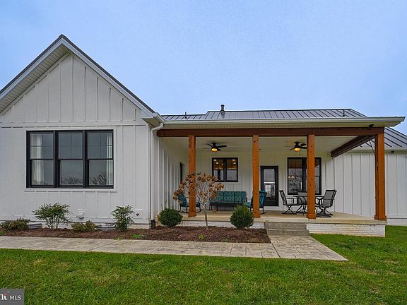 3rd image of 165 Ancient Oak Ln