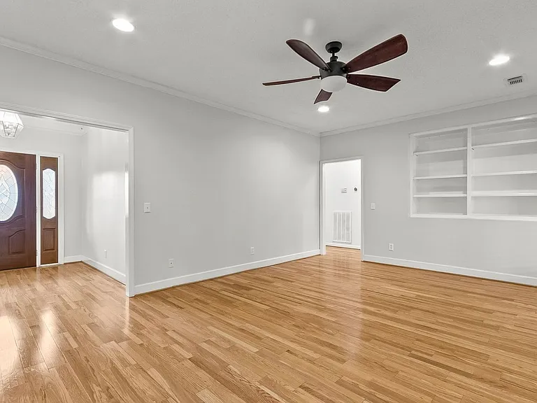 10495 Royal Points Dr — Photo 17