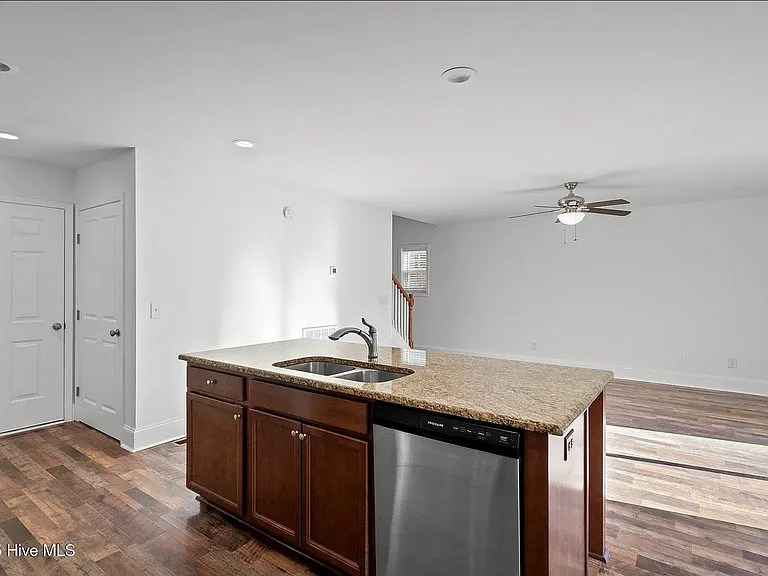 426 W Illinois Ave — Photo 12