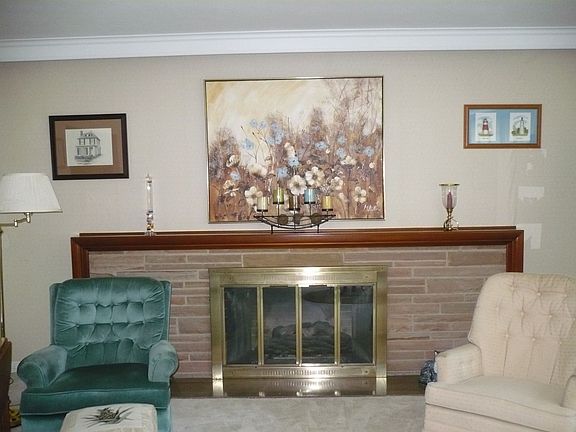 3rd image of 3303 N Bigelow St