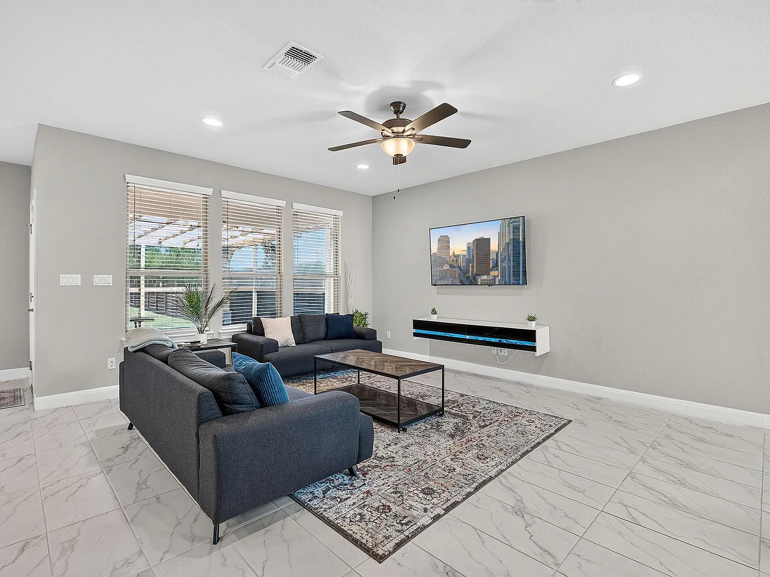 4 bed, 3.0 bath, 2507 sqft, $2,750 — Photo 4