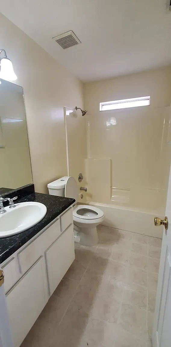 3 bed, 1343 sqft, $2,500 — Photo 4
