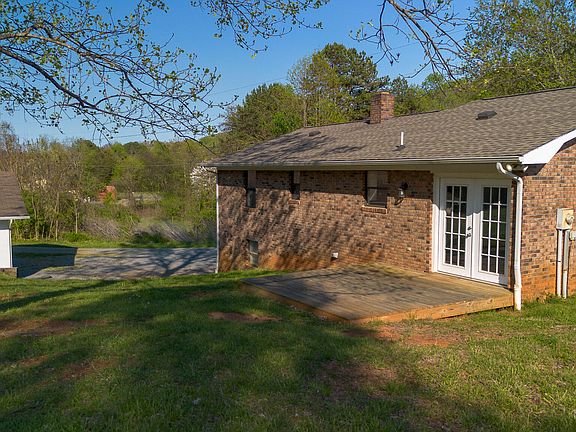 3rd image of 1809 Mansfield Gap Rd