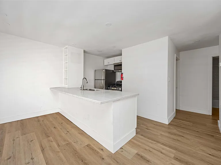 2218 Hazard St #4 — Photo 4