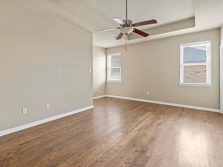 1110 Carrington Ct — Photo 6