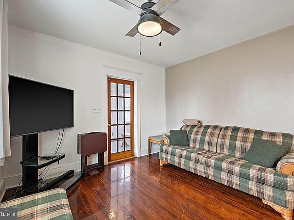 4th image of 607 W Summit Ave