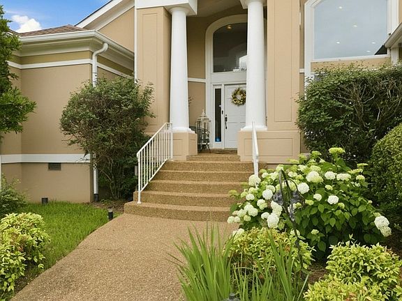 4th image of 1609 Diamond Dr
