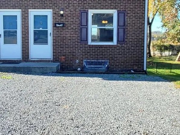 612 W 11th St #A, Front Royal, VA 22630