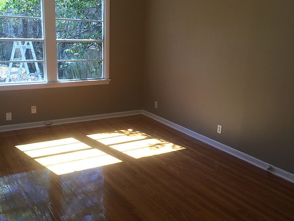 5th image of 221 Boulevard St