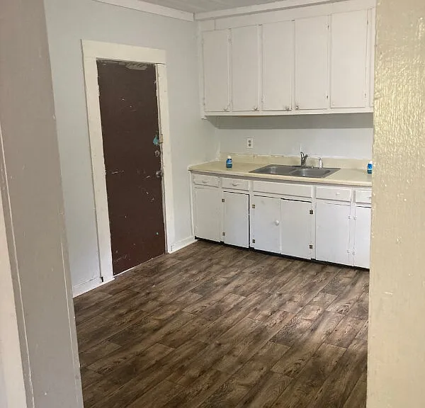 303 Summeral St — Photo 2