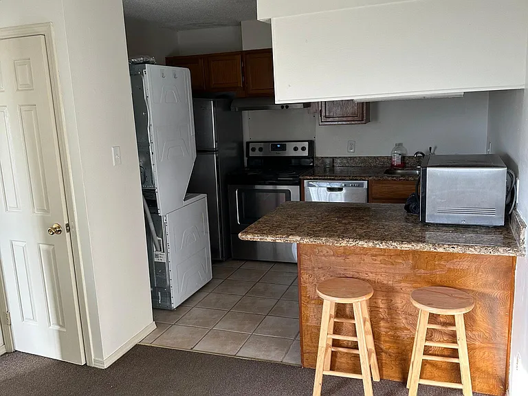601 Cleveland St #8 — Photo 4