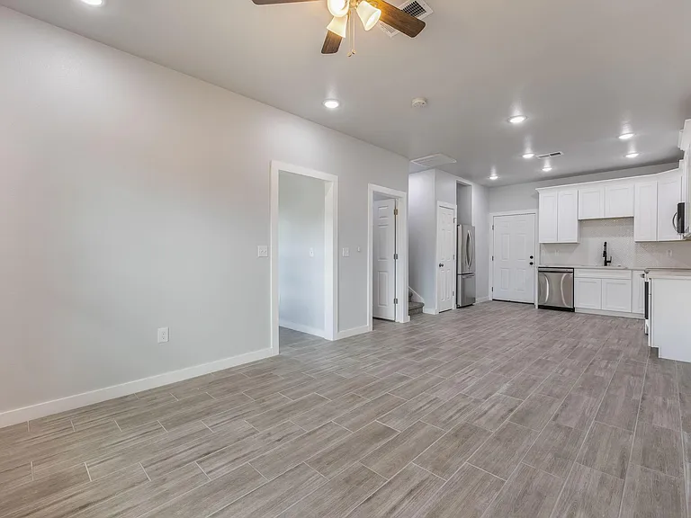 600 Kimbro B St — Photo 6