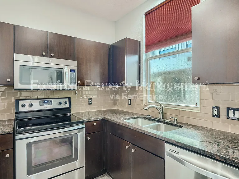 126 E Myrtle St — Photo 13