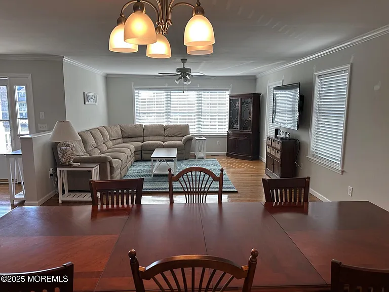 211 Trenton Ave — Photo 9